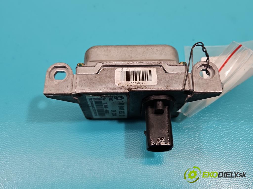 Vw Bora 1.6 SR 101 hp manual 74 kW 1600 cm3 5- snímač ESP 1J0907655A