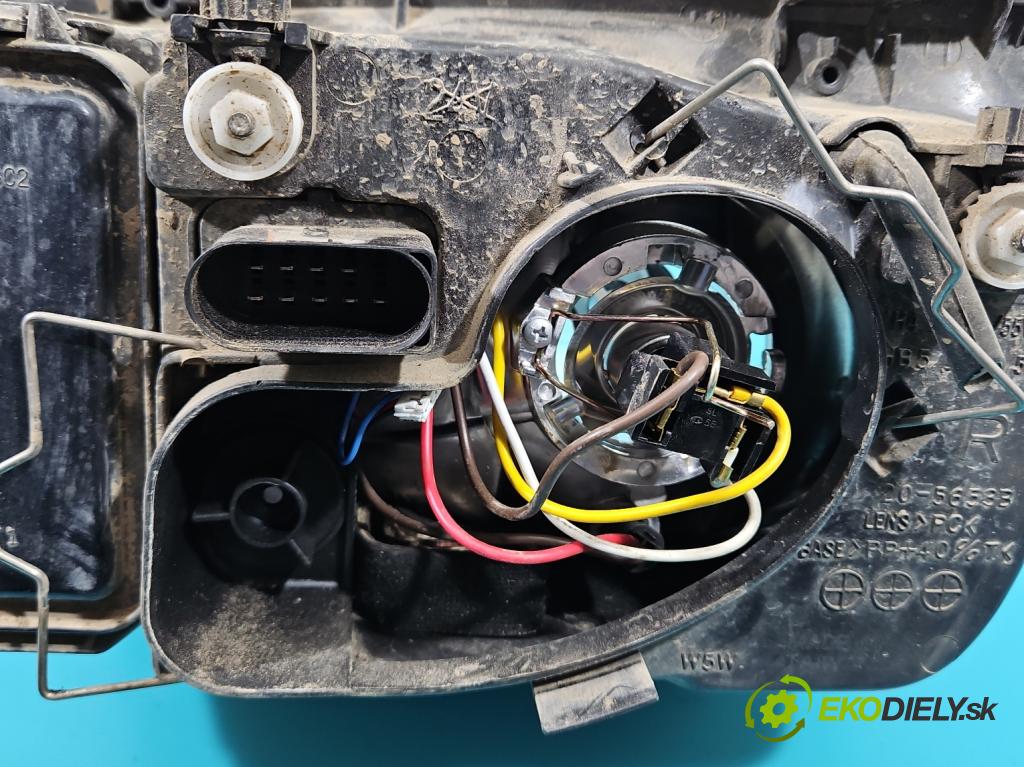 Vw Bora 1.6 SR 101 HP manual 74 kW 1600 cm3 5- Reflektor: pravý (Pravé)