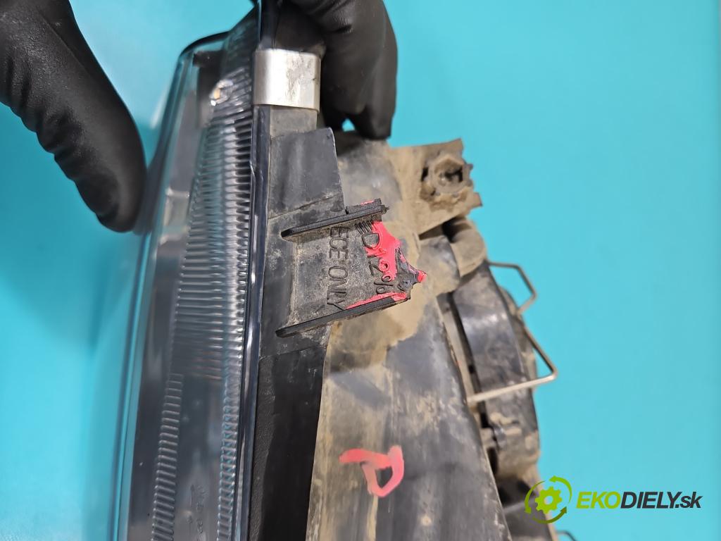 Vw Bora 1.6 SR 101 HP manual 74 kW 1600 cm3 5- Reflektor: pravý (Pravé)