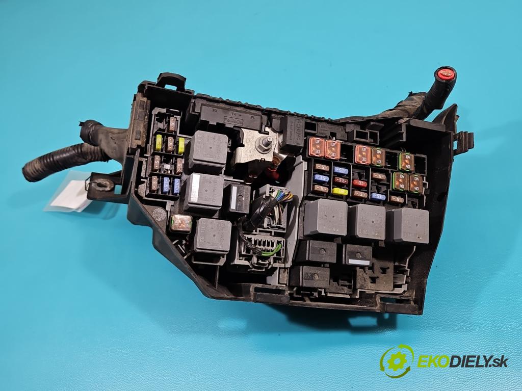 Ford Mondeo Mk4 2007-2014 2.0 tdci 140 hp manual 103 kW 1997 cm3 5- skříňka pojistková 6G9T-14A067-AB (Pojistkové skříňky)