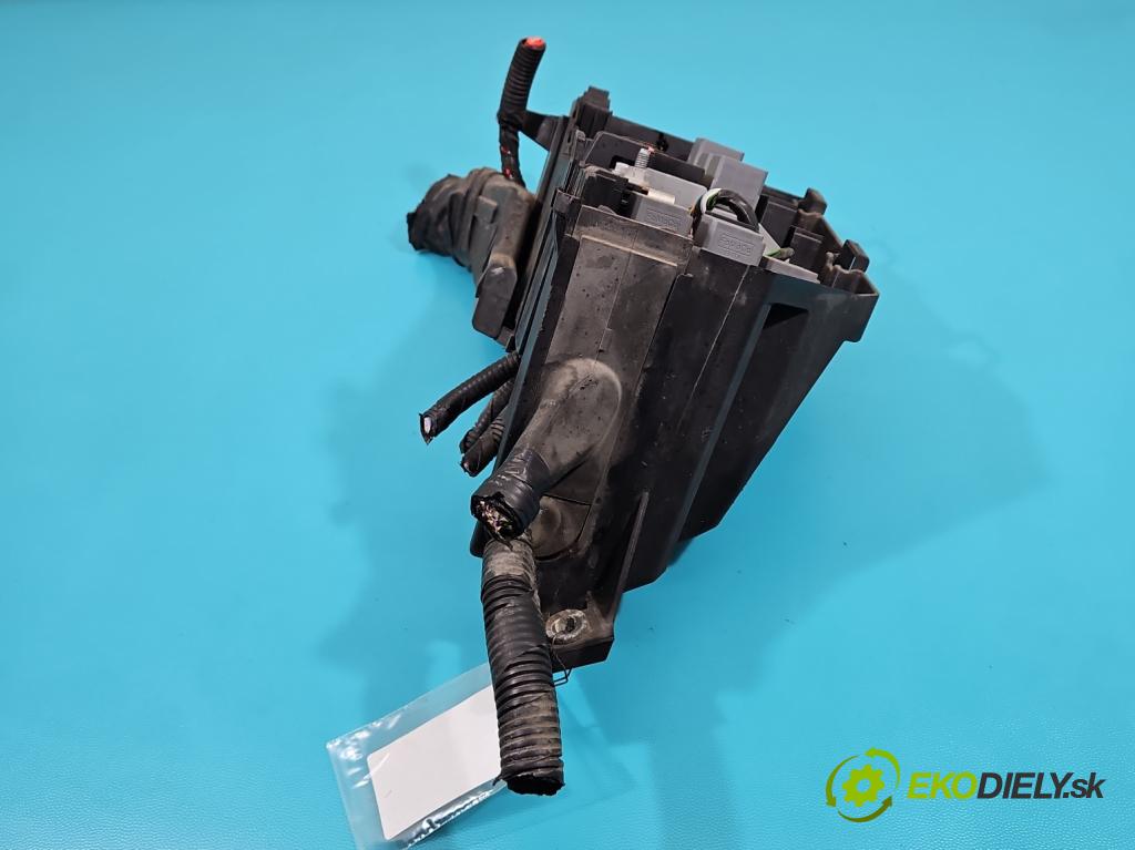 Ford Mondeo Mk4 2007-2014 2.0 tdci 140 hp manual 103 kW 1997 cm3 5- skříňka pojistková 6G9T-14A067-AB (Pojistkové skříňky)