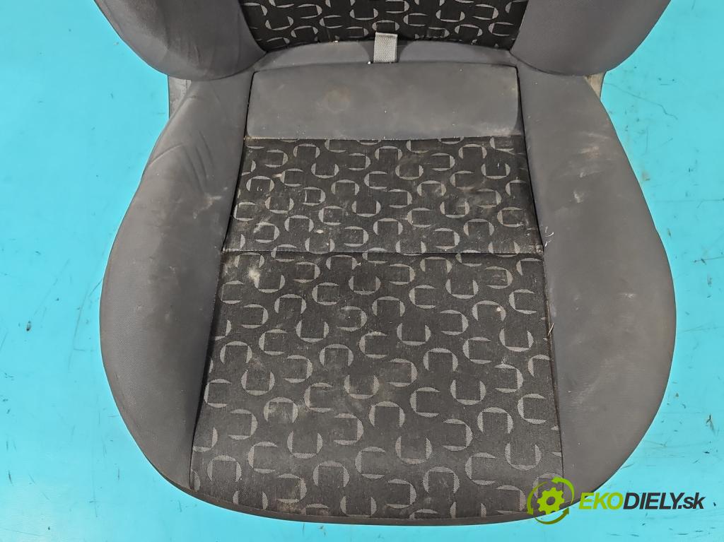 Fiat Doblo II 2010- 1.6 JTD 101 HP manual 74 kW 1598 cm3 5- Sedačka pravý  (Sedačky, sedadlá)