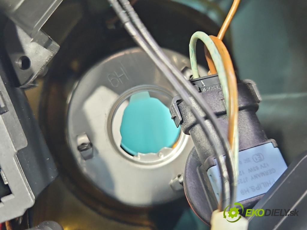 Chrysler Voyager IV 2000-2007 2.8 crdi 150 HP automatic 110 kW 2776 cm3 5- Reflektor: pravý 04857830ACV (Pravé)