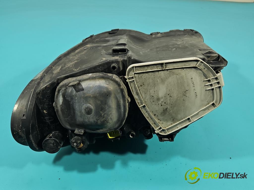 Chrysler Voyager IV 2000-2007 2.8 crdi 150 HP automatic 110 kW 2776 cm3 5- Reflektor: pravý 04857830ACV (Pravé)