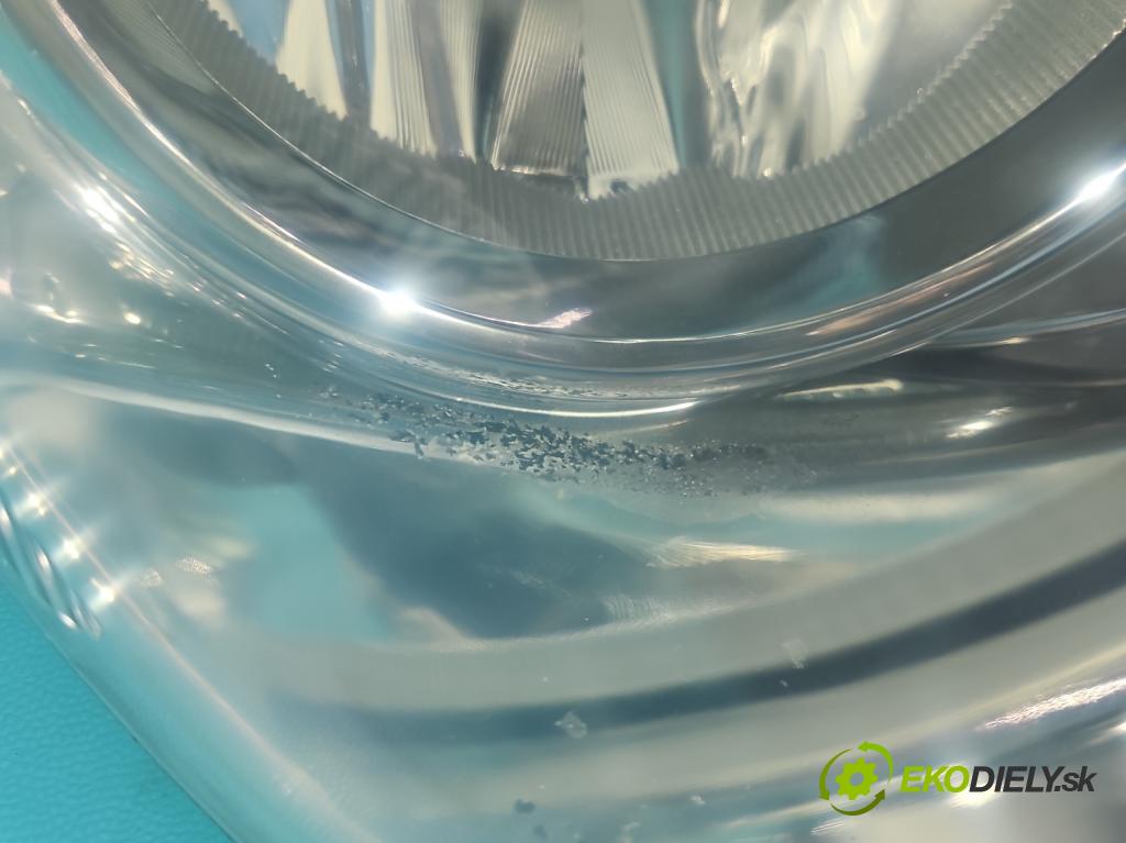 Chrysler Voyager IV 2000-2007 2.8 crdi 150 HP automatic 110 kW 2776 cm3 5- Reflektor: pravý 04857830ACV (Pravé)