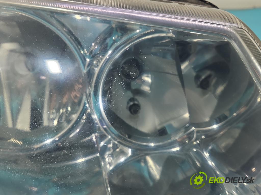 Chrysler Voyager IV 2000-2007 2.8 crdi 150 HP automatic 110 kW 2776 cm3 5- Reflektor: pravý 04857830ACV (Pravé)