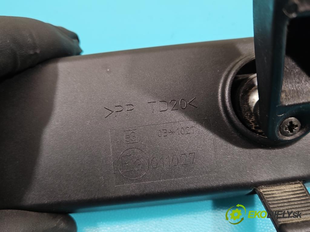 Fiat Doblo II 2010- 1.6 JTD 101 hp manual 74 kW 1598 cm3 5- zpětné zrcátko vnitřní  (Světla vnitřní)