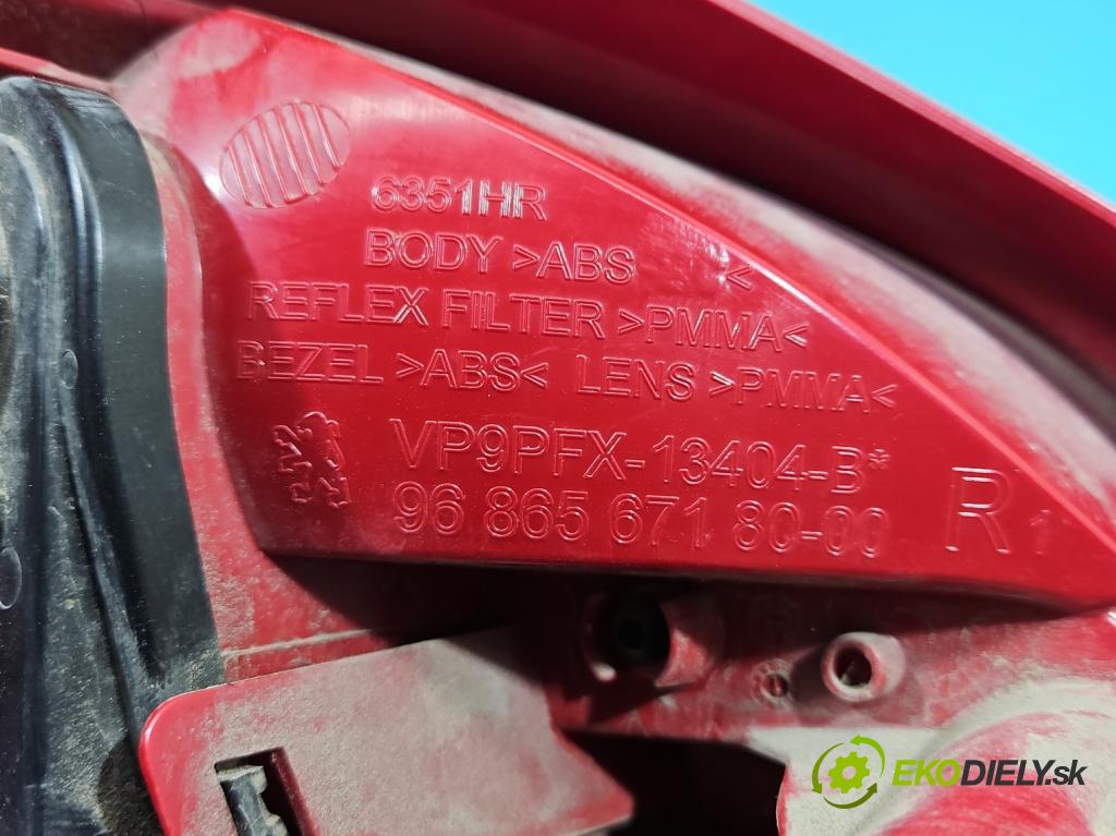 Peugeot 207 1.6 hdi 111KM manual 82 kW 1560 cm3 2- svetlo / reflektor zadné pravé 9686567180 (Kľučka dverí ostatné)