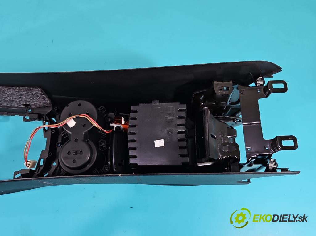 Audi Q5 2008-2016 2.0 TFSI 224hp automatic 165 kW 1984 cm3 5- operadlo 8R0863242 (Lakťové opierky)