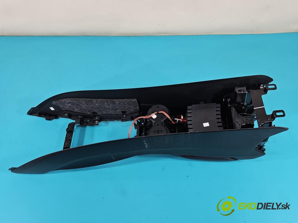 Audi Q5 2008-2016 2.0 TFSI 224hp automatic 165 kW 1984 cm3 5- operadlo 8R0863242 (Lakťové opierky)