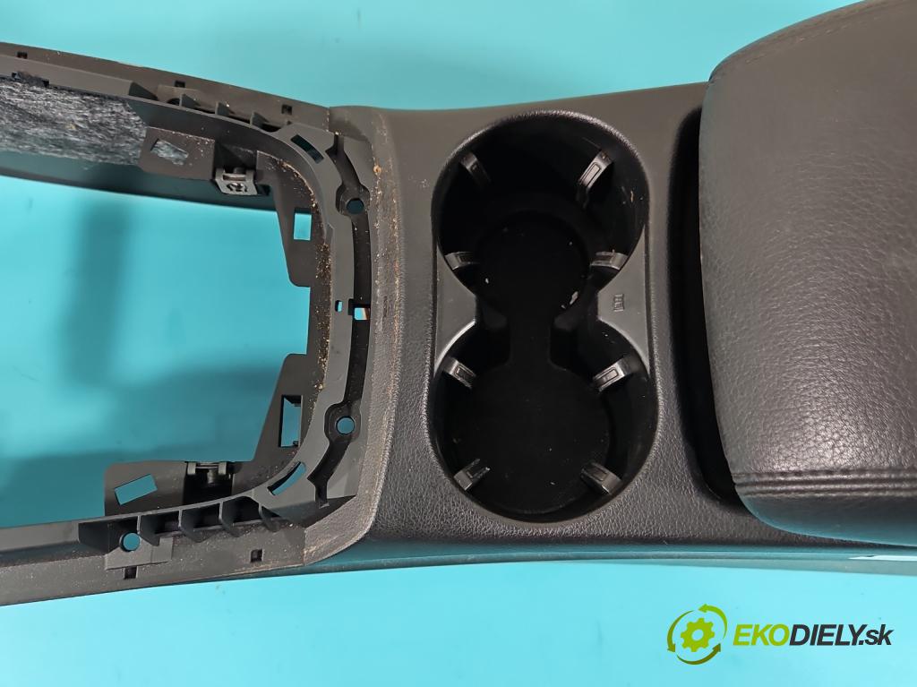 Audi Q5 2008-2016 2.0 TFSI 224hp automatic 165 kW 1984 cm3 5- operadlo 8R0863242 (Lakťové opierky)