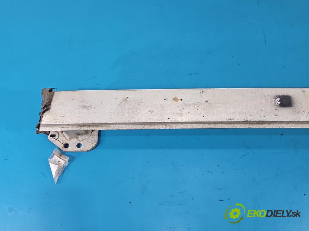 Peugeot 308 I 2007-2013 1.6 HDI 109 HP manual 80 kW 1560 cm3 3- výstuha nárazník zadné