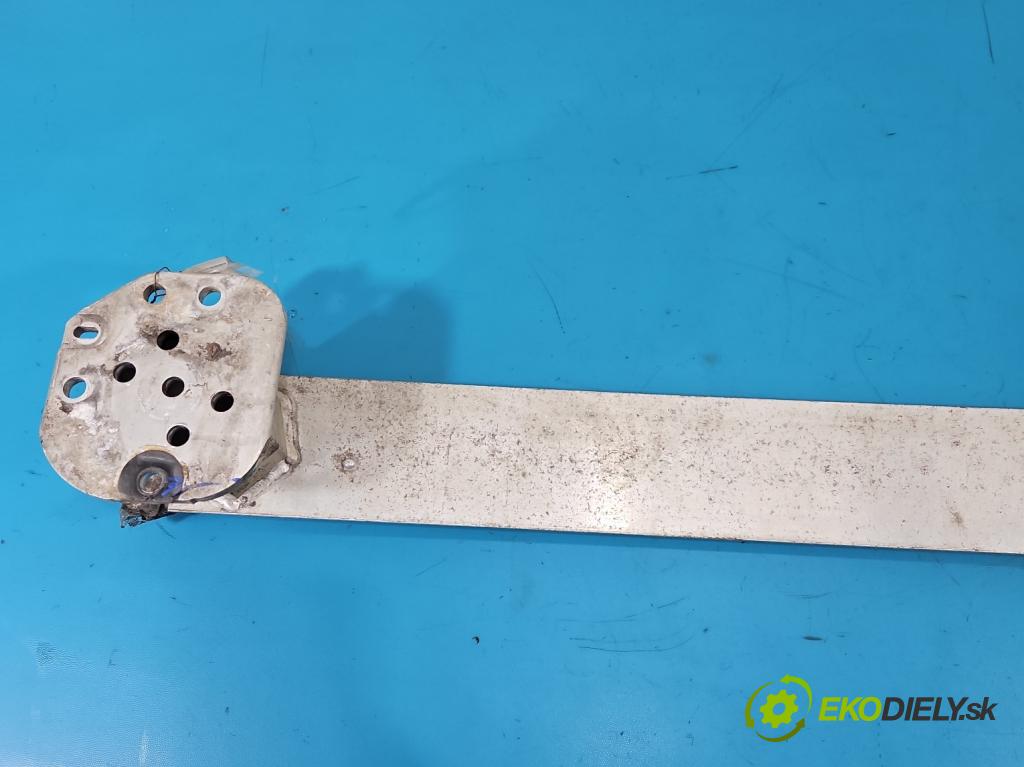 Peugeot 308 I 2007-2013 1.6 HDI 109 HP manual 80 kW 1560 cm3 3- výstuha nárazník zadné