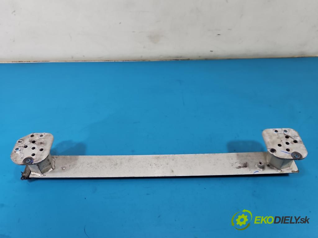 Peugeot 308 I 2007-2013 1.6 HDI 109 HP manual 80 kW 1560 cm3 3- výstuha nárazník zadné