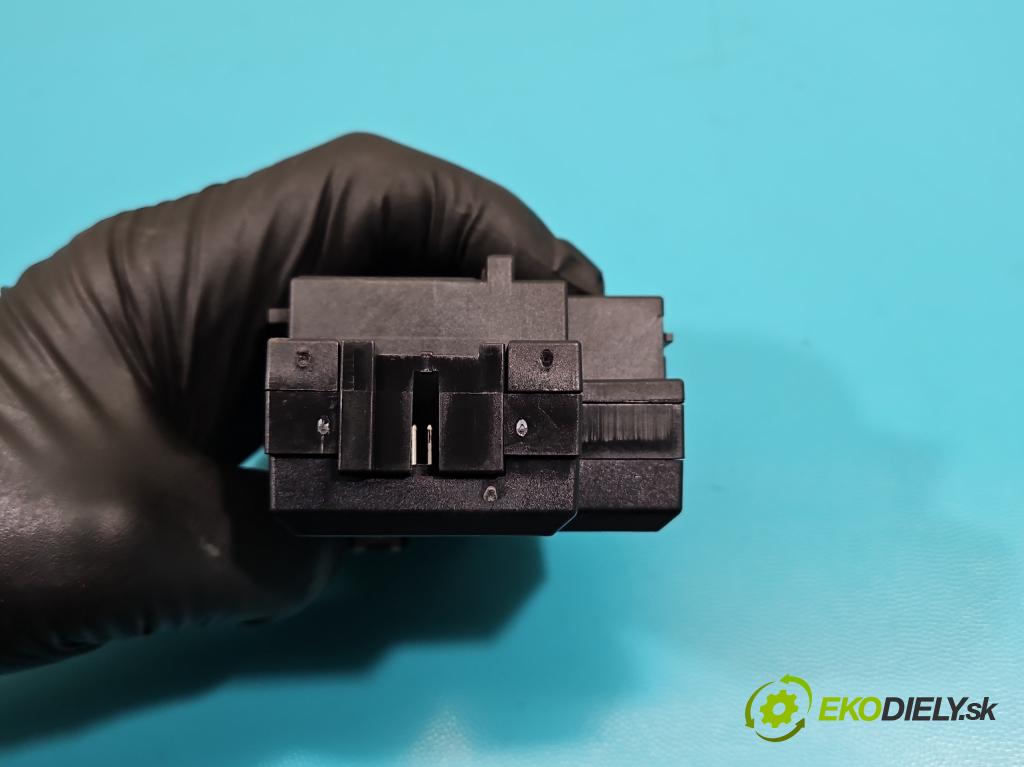 Audi Q5 2008-2016 2.0 TFSI 224hp automatic 165 kW 1984 cm3 5- Spínačka 8K0909131D (Spínacie skrinky a kľúče)