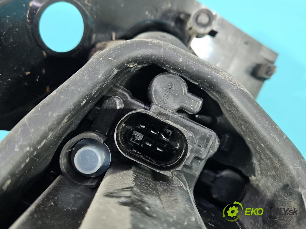 Seat Ibiza IV 6J 2008-2017 1.6 TDI 90 HP manual 66 kW 1598 cm3 5- svetlo / reflektor zadné pravé 6J4945258B (Kľučka dverí ostatné)