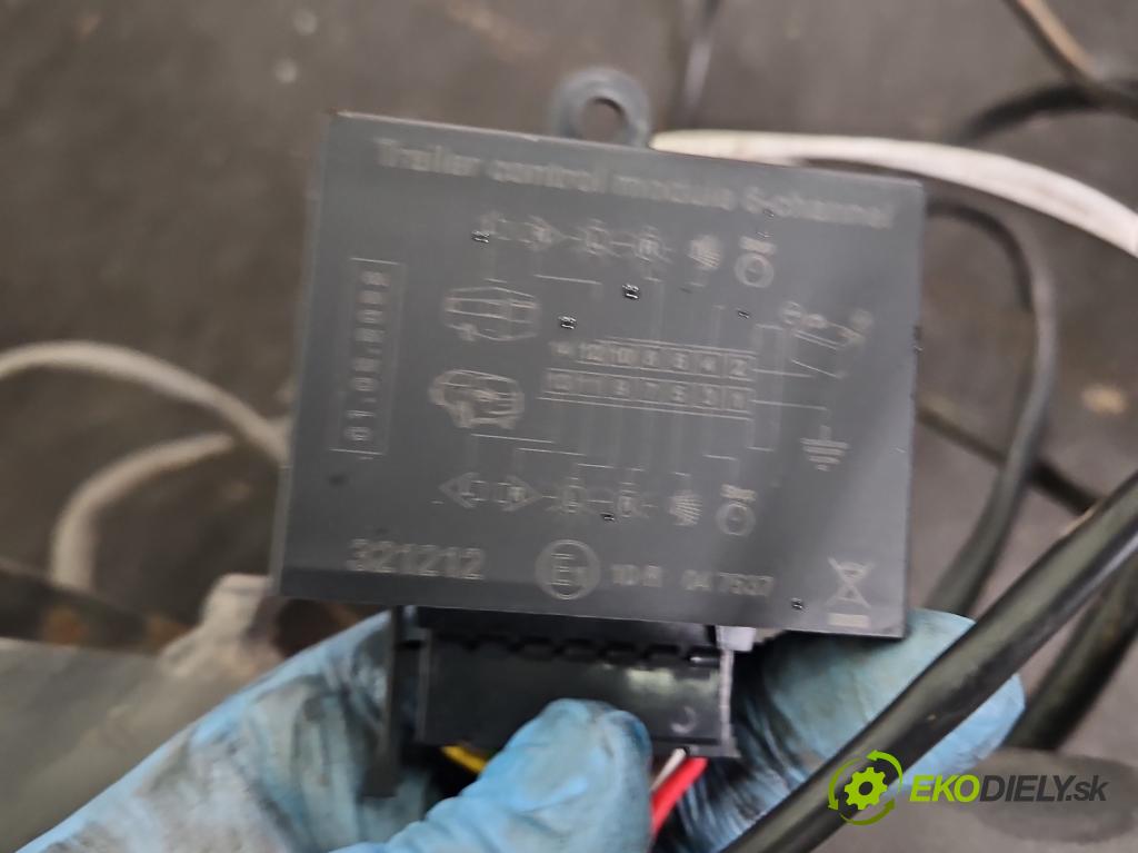 Audi Q5 2008-2016 2.0 TFSI 224hp automatic 165 kW 1984 cm3 5- Hák: vlečení: 8R0800491 (Ťažné zariadenie)