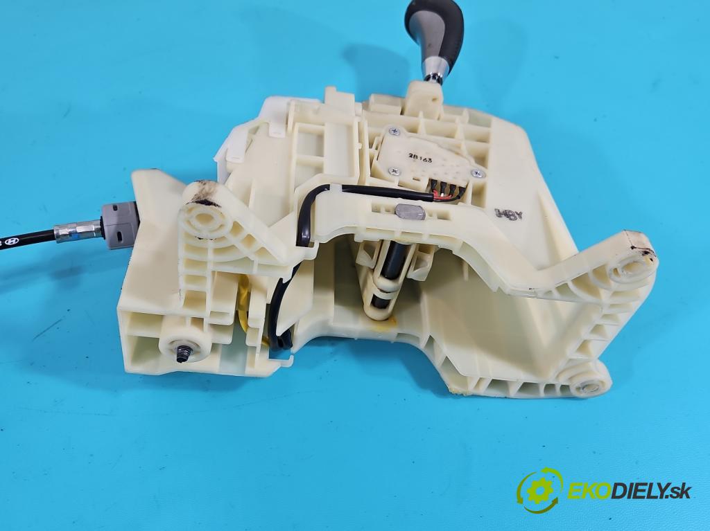 Hyundai Ix35 2.0 16V 163 HP automatic 120 kW 1998 cm3 5- Páka: Změny: stupeň,rýchlosť 46700-2SXXX (Rýchlostná páka (kulisa))