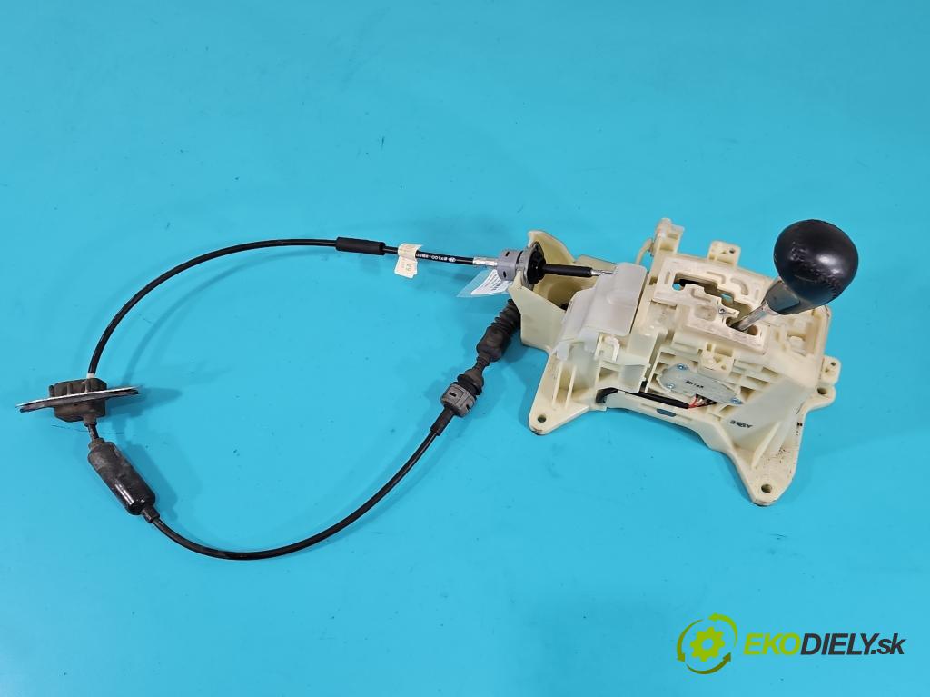 Hyundai Ix35 2.0 16V 163 HP automatic 120 kW 1998 cm3 5- Páka: Změny: stupeň,rýchlosť 46700-2SXXX (Rýchlostná páka (kulisa))