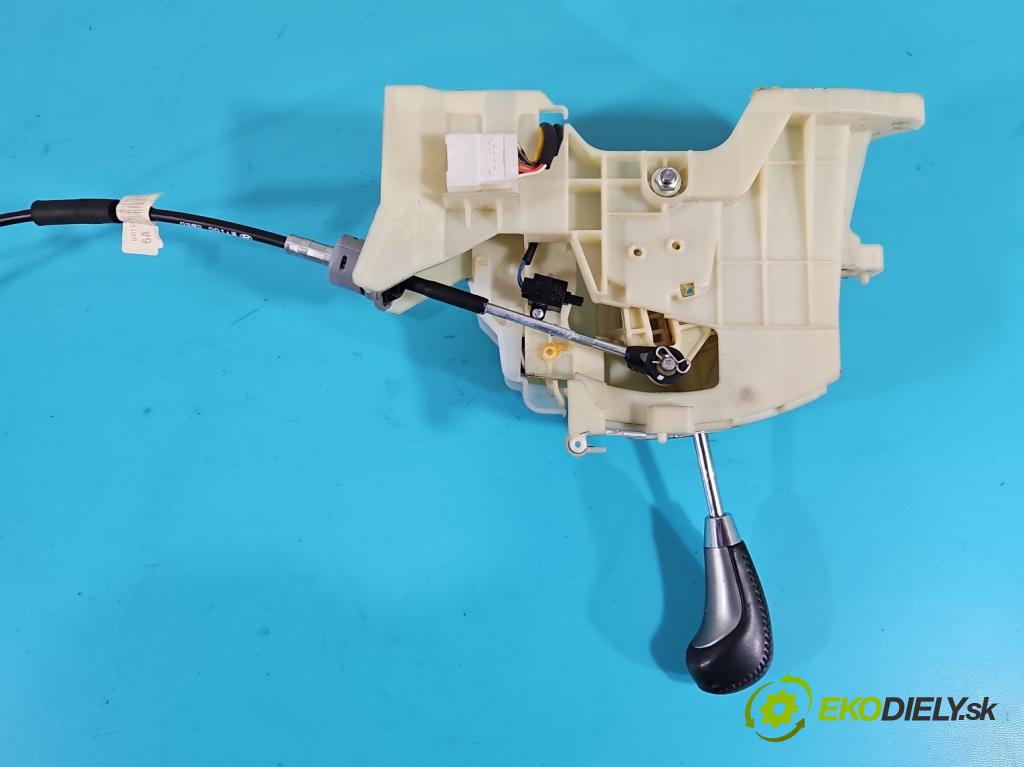 Hyundai Ix35 2.0 16V 163 HP automatic 120 kW 1998 cm3 5- Páka: Změny: stupeň,rýchlosť 46700-2SXXX (Rýchlostná páka (kulisa))