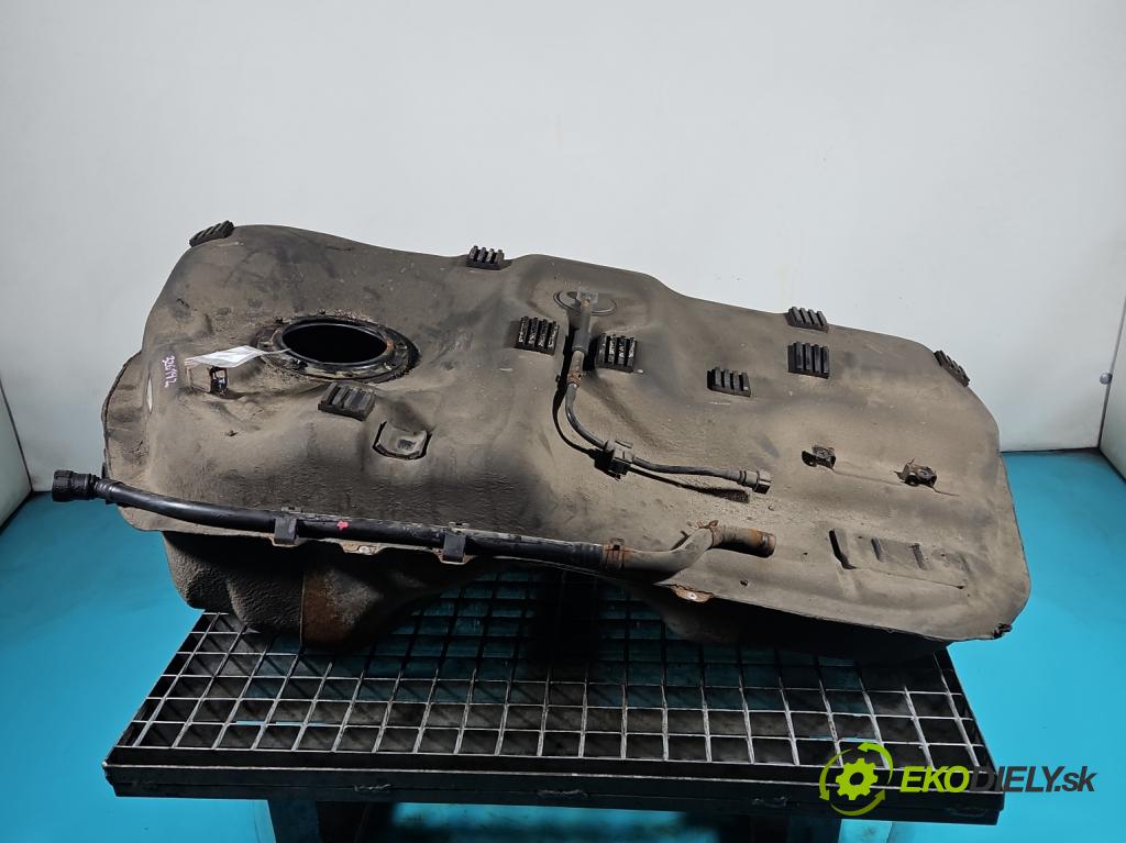 Hyundai Ix35 2.0 16V 163 hp automatic 120 kW 1998 cm3 5- Nádrž: paliva 31100-2Y100 (Nádrže)