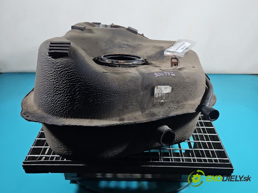 Hyundai Ix35 2.0 16V 163 hp automatic 120 kW 1998 cm3 5- Nádrž: paliva 31100-2Y100 (Nádrže)