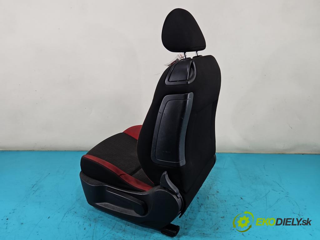 Peugeot 207 1.6 hdi 111KM manual 82 kW 1560 cm3 2- Sedačka ľavý  (Sedačky, sedadlá)