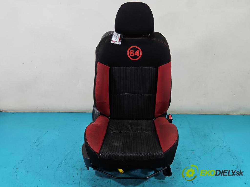 Peugeot 207 1.6 hdi 111KM manual 82 kW 1560 cm3 2- Sedačka pravý  (Sedačky, sedadlá)