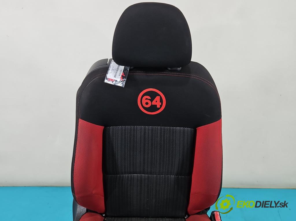 Peugeot 207 1.6 hdi 111KM manual 82 kW 1560 cm3 2- Sedačka pravý  (Sedačky, sedadlá)