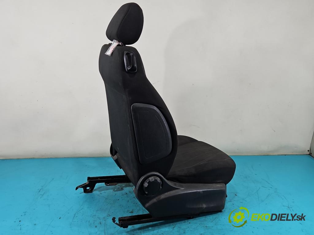 Opel Corsa D 2006-2014 1.2 16V 80 HP manual 59 kW 1229 cm3 3- Sedačka pravý  (Sedačky, sedadlá)