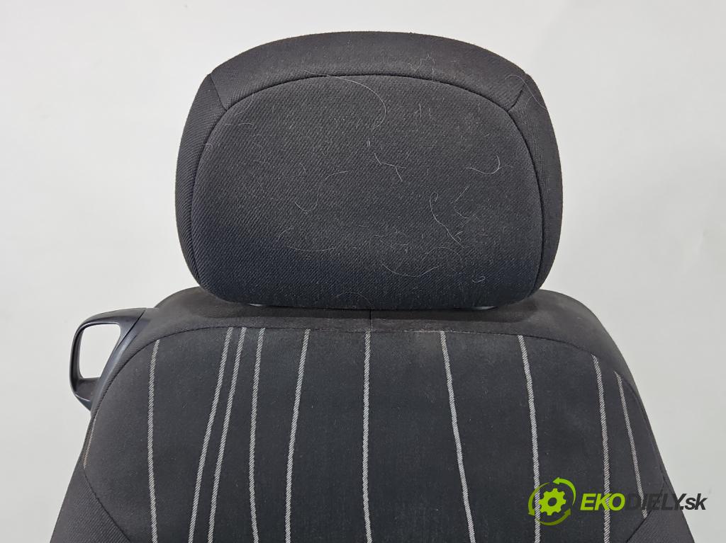 Opel Corsa D 2006-2014 1.2 16V 80 HP manual 59 kW 1229 cm3 3- Sedačka pravý  (Sedačky, sedadlá)