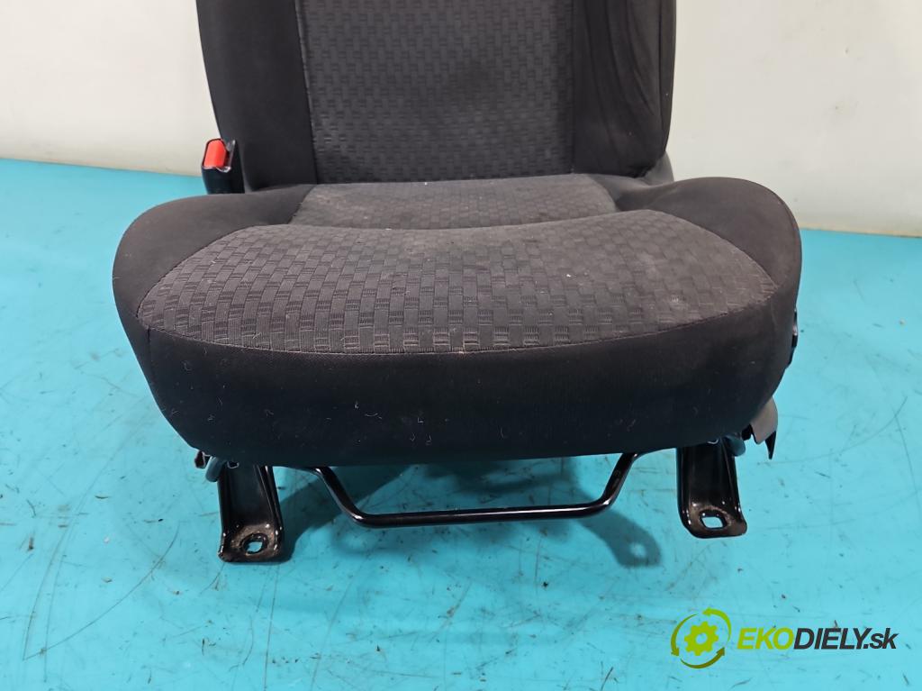 Mitsubishi Space Star II 2012-2020 1.0 71 HP manual 52 kW 999 cm3 5- Sedačka ľavý  (Sedačky, sedadlá)