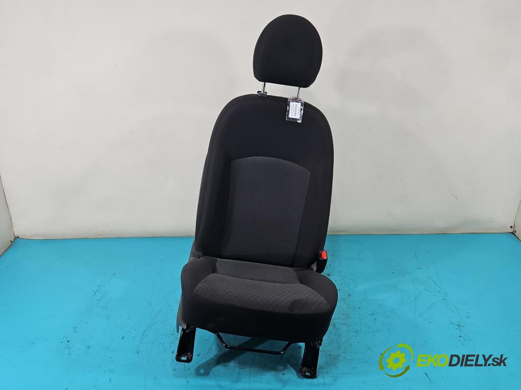 Mitsubishi Space Star II 2012-2020 1.0 71 HP manual 52 kW 999 cm3 5- Sedačka pravý  (Sedačky, sedadlá)