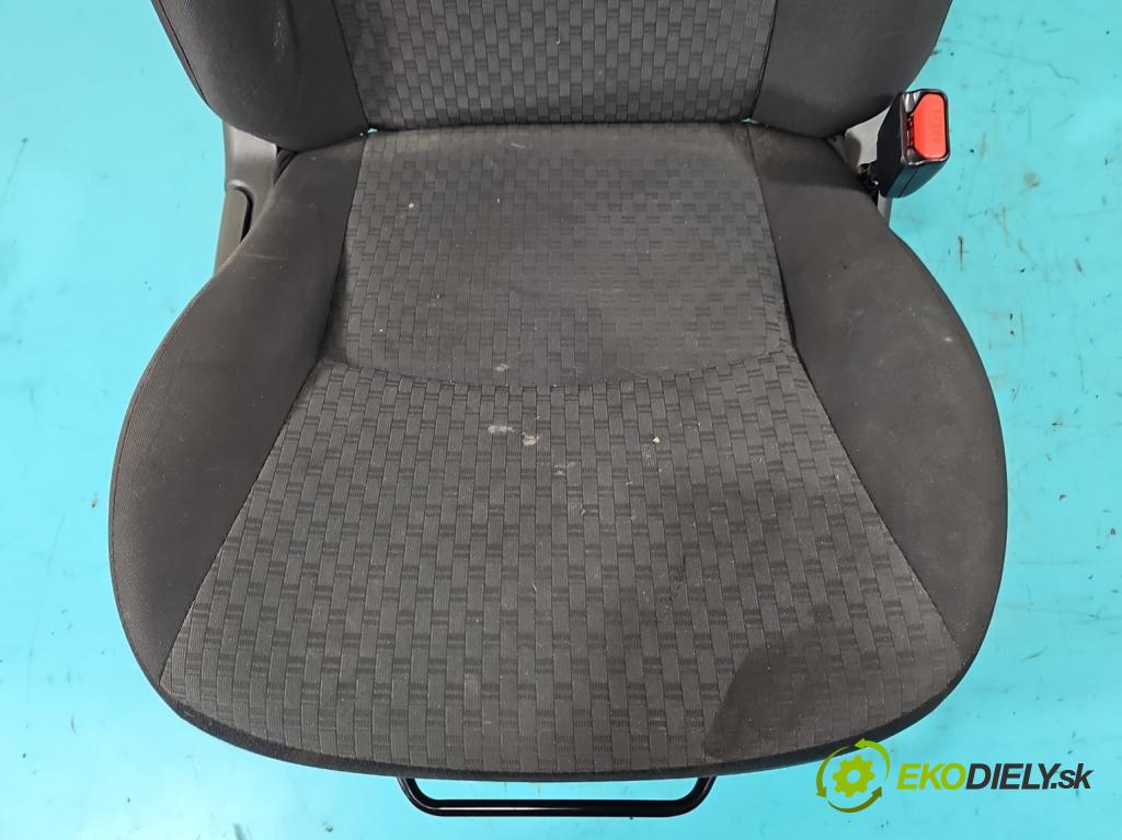 Mitsubishi Space Star II 2012-2020 1.0 71 HP manual 52 kW 999 cm3 5- Sedačka pravý  (Sedačky, sedadlá)