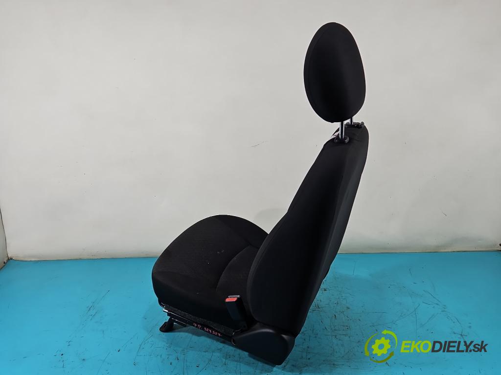 Mitsubishi Space Star II 2012-2020 1.0 71 HP manual 52 kW 999 cm3 5- Sedačka pravý  (Sedačky, sedadlá)