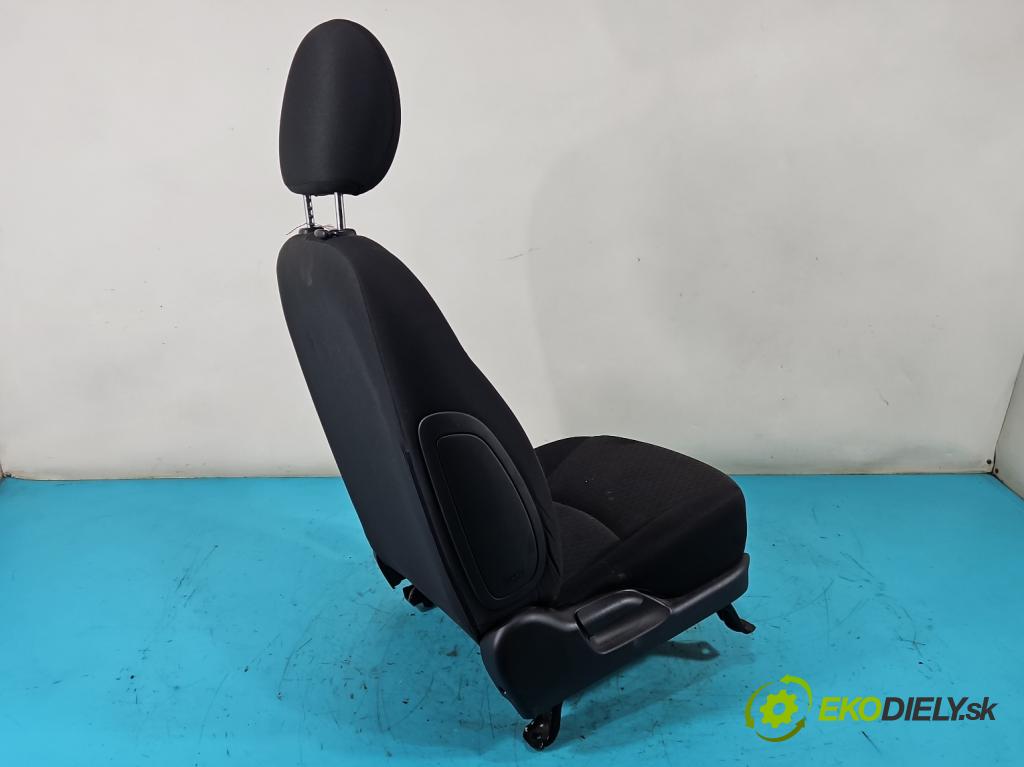 Mitsubishi Space Star II 2012-2020 1.0 71 HP manual 52 kW 999 cm3 5- Sedačka pravý  (Sedačky, sedadlá)