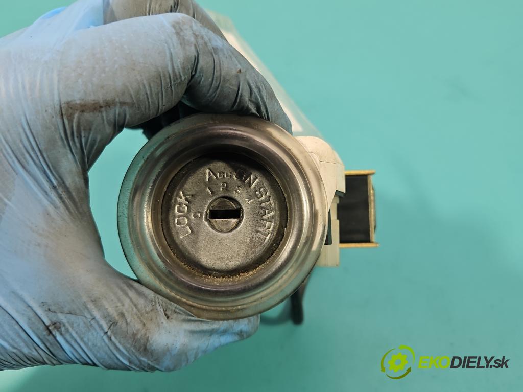 Subaru Outback III 2003-2009 2.5 boxer 204 HP automatic 150 kW 2457 cm3 5- Spínačka 88215AG00A (Spínacie skrinky a kľúče)