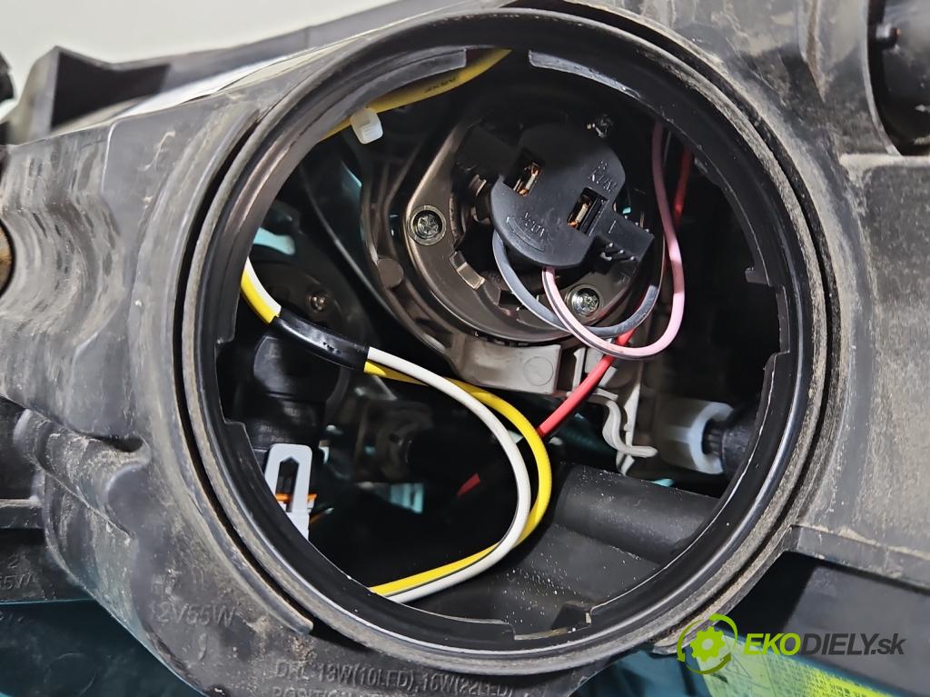 Hyundai I40 1.7 crdi 136 HP manual 100 kW 1685 cm3 5- Reflektor: pravý  (Pravé)