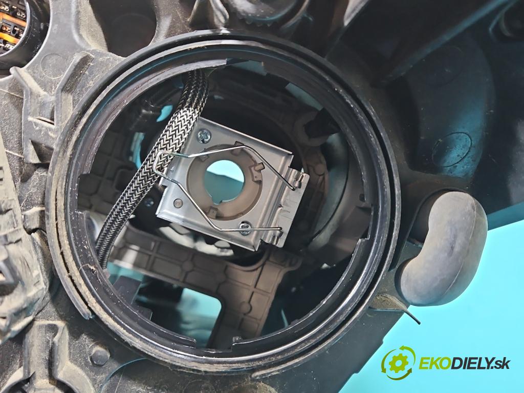 Hyundai I40 1.7 crdi 136 HP manual 100 kW 1685 cm3 5- Reflektor: pravý  (Pravé)