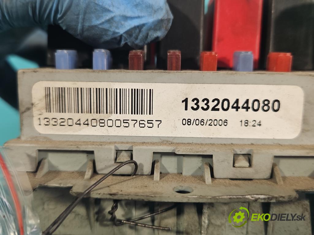 Peugeot Boxer I 1994-2006 2.2 hdi 101 hp manual 74 kW 2179 cm3 5- skříňka pojistková 1332044080 (Pojistkové skříňky)