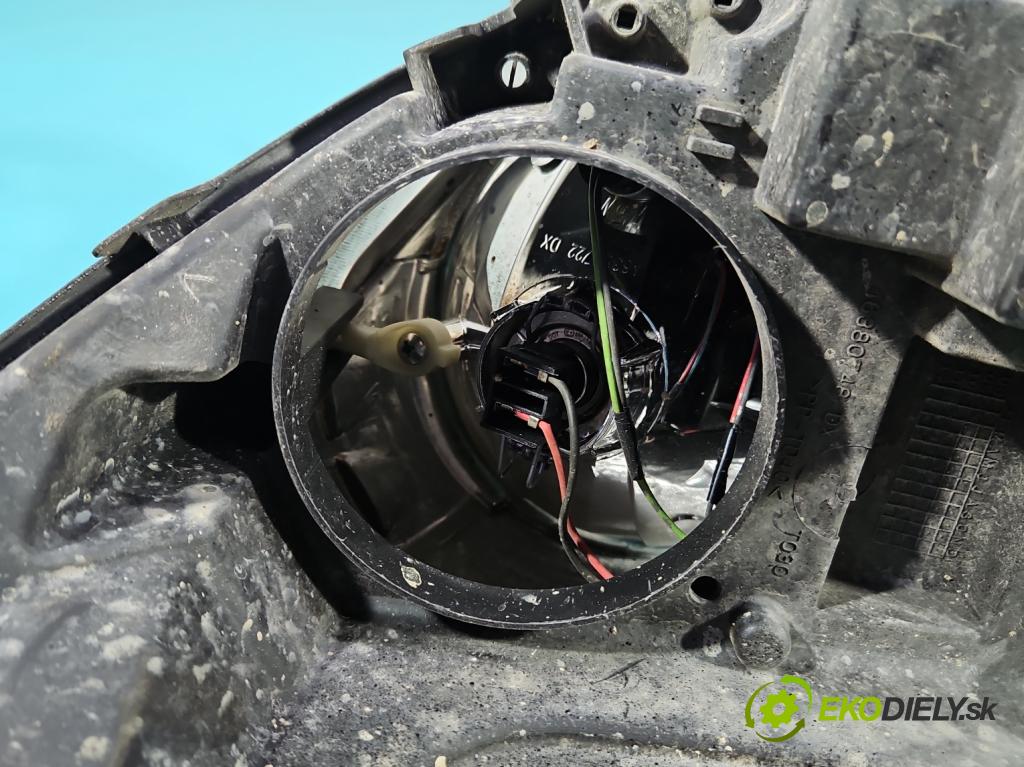 Fiat Doblo II 2010- 1.6 JTD 101 HP manual 74 kW 1598 cm3 5- Reflektor: pravý 51810671 (Pravé)