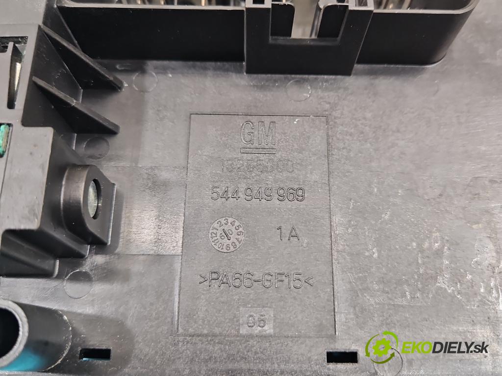 Opel Insignia A 2008-2017 2.0 cdti 160 hp manual 118 kW 1956 cm3 5- skříňka pojistková 13275882 (Pojistkové skříňky)