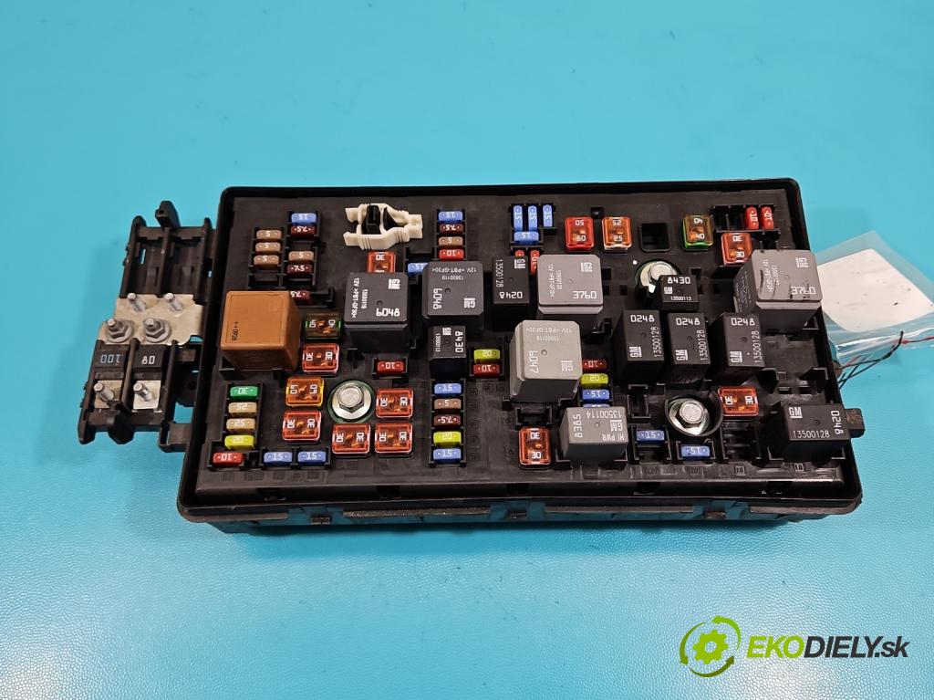 Opel Insignia A 2008-2017 2.0 cdti 160 hp manual 118 kW 1956 cm3 5- skříňka pojistková 13275882 (Pojistkové skříňky)