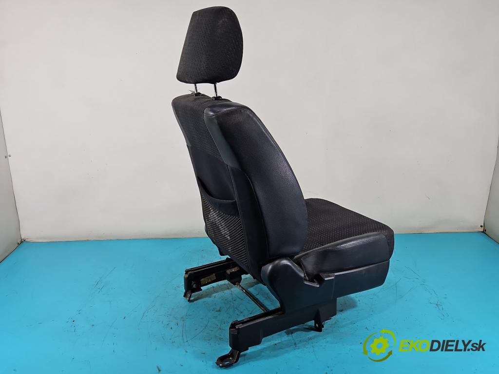 Honda CR-V II 2001-2006 2.0 16V 150 HP manual 110 kW 1998 cm3 5- Sedačka ľavý  (Sedačky, sedadlá)