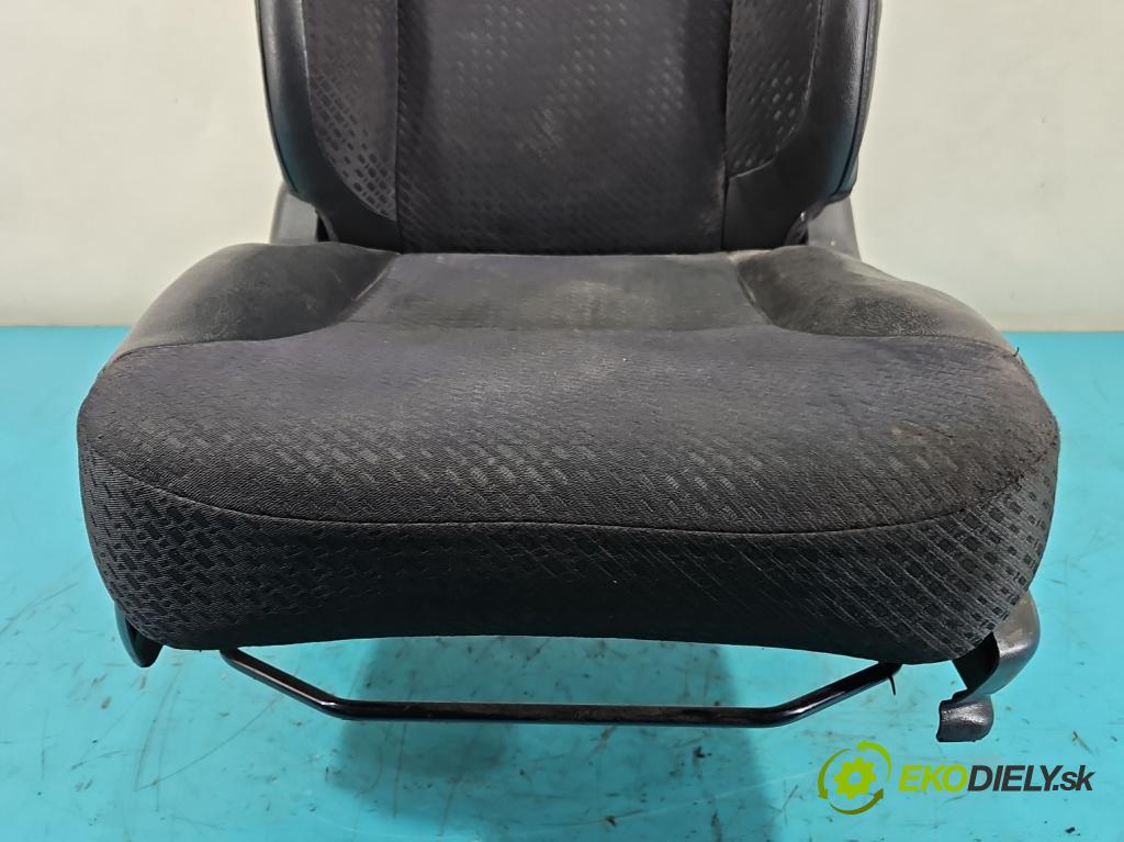 Honda CR-V II 2001-2006 2.0 16V 150 HP manual 110 kW 1998 cm3 5- Sedačka ľavý  (Sedačky, sedadlá)