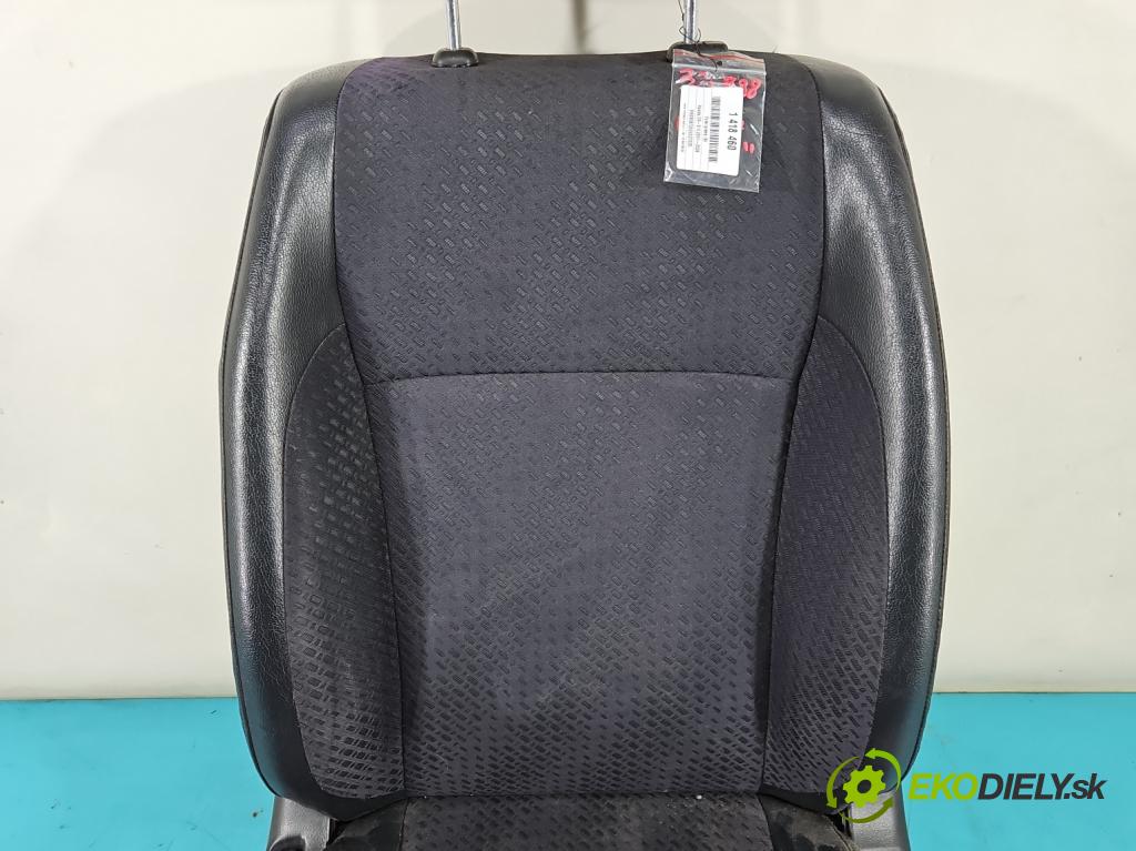 Honda CR-V II 2001-2006 2.0 16V 150 HP manual 110 kW 1998 cm3 5- Sedačka pravý  (Sedačky, sedadlá)