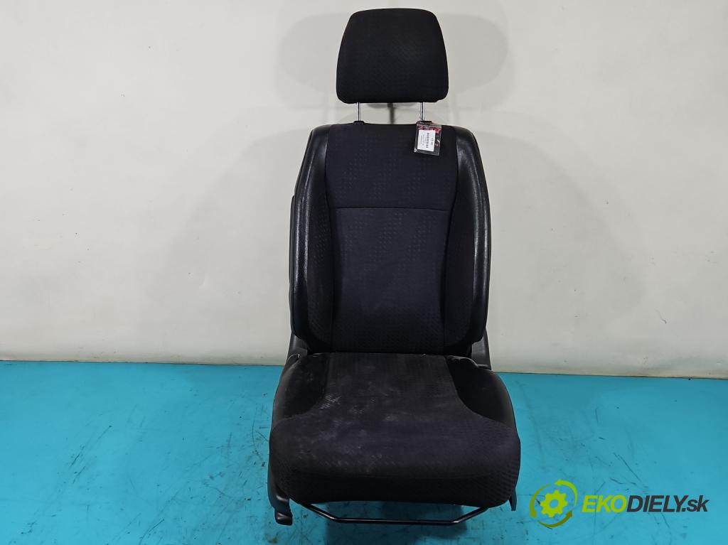 Honda CR-V II 2001-2006 2.0 16V 150 HP manual 110 kW 1998 cm3 5- Sedačka pravý  (Sedačky, sedadlá)