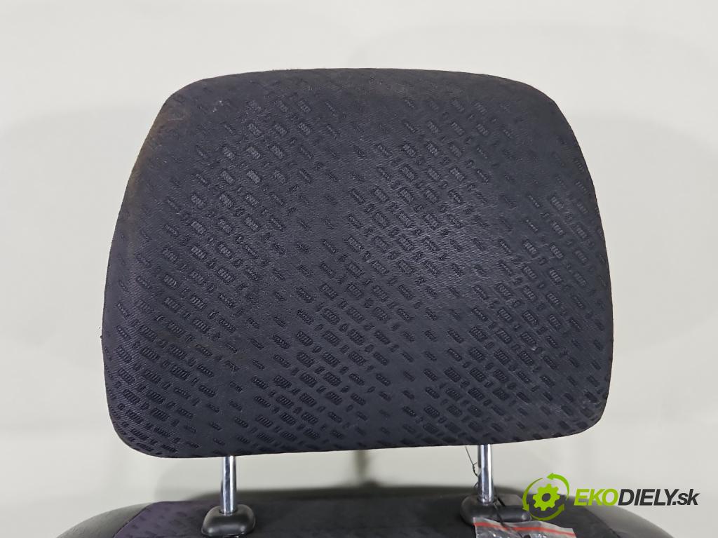 Honda CR-V II 2001-2006 2.0 16V 150 HP manual 110 kW 1998 cm3 5- Sedačka pravý  (Sedačky, sedadlá)