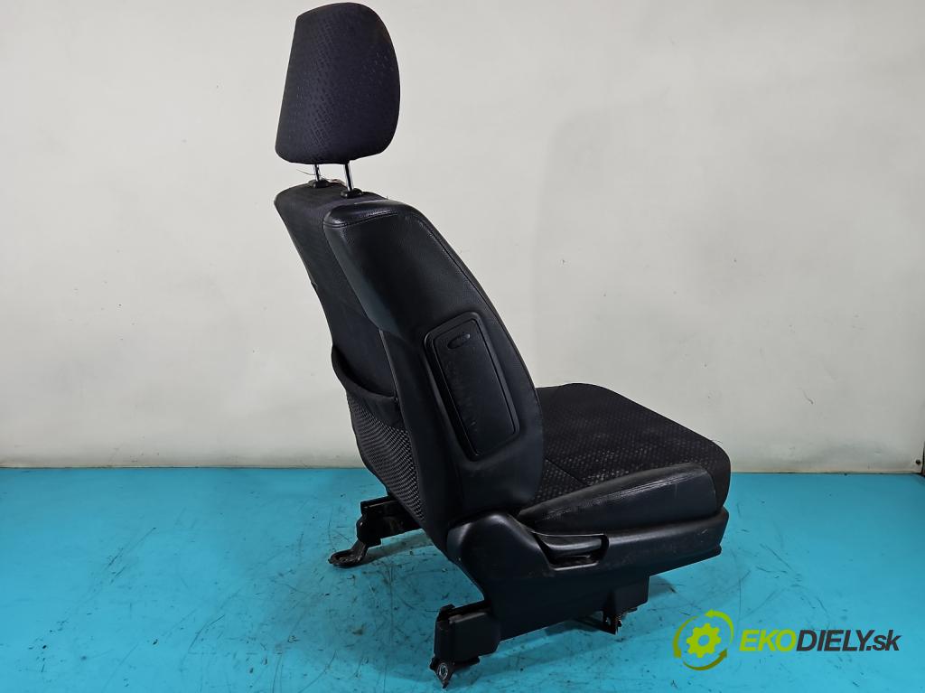 Honda CR-V II 2001-2006 2.0 16V 150 HP manual 110 kW 1998 cm3 5- Sedačka pravý  (Sedačky, sedadlá)