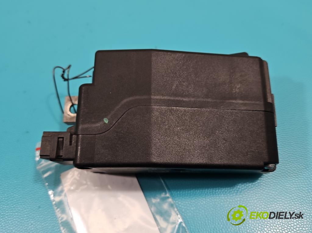 Audi Q5 2008-2016 2.0 TFSI 224hp automatic 165 kW 1984 cm3 5- Blokáda: řízení: 8K0905852E (Ostatné)